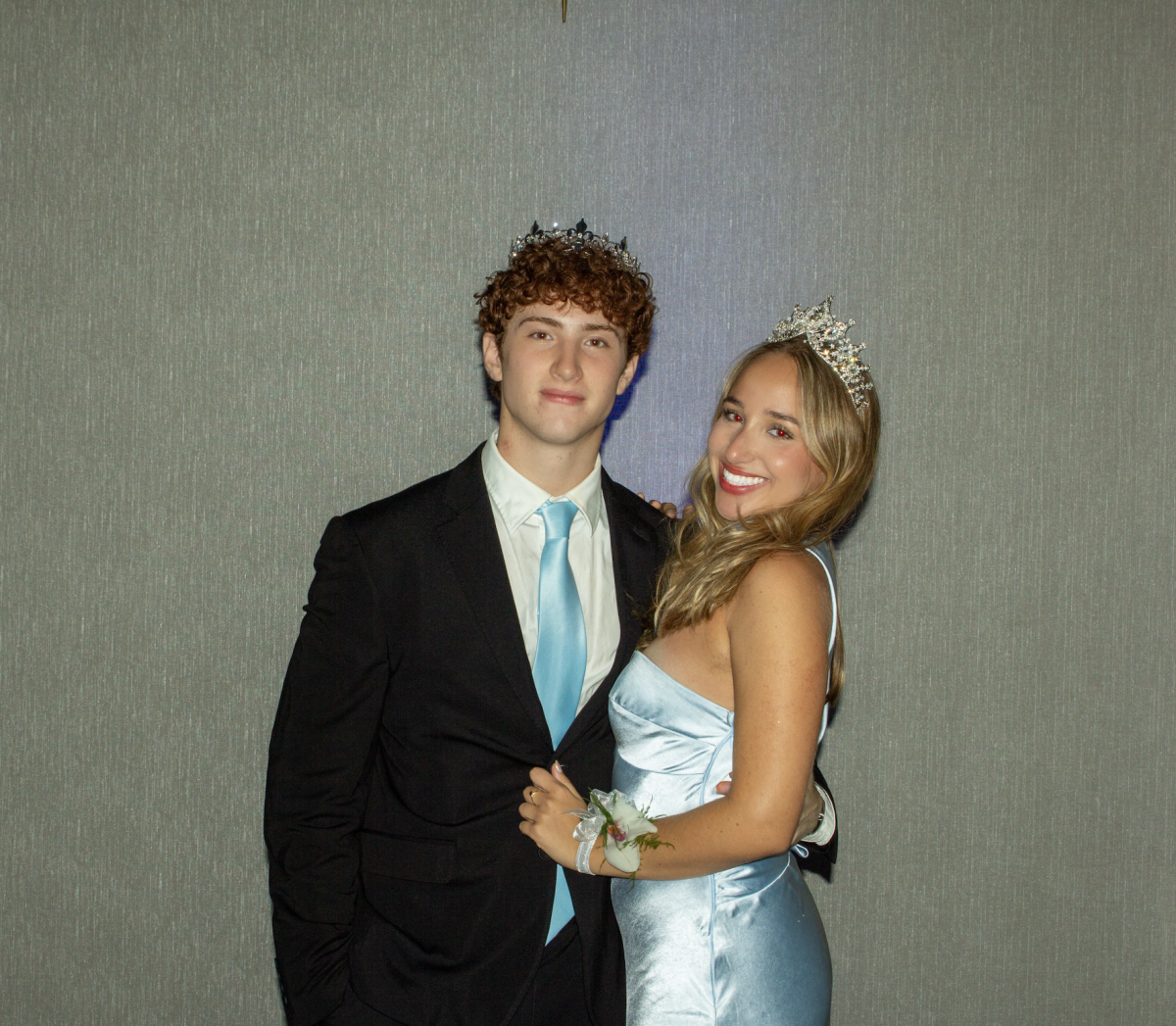 Prom king and queen Sosa and Anders were seen posing after being crowned.